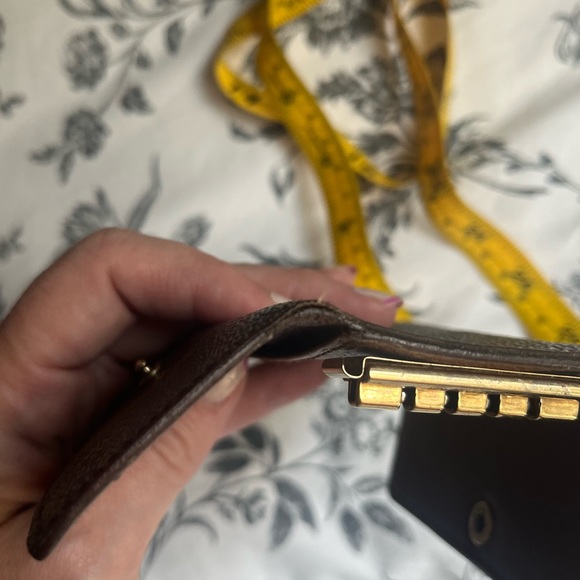 Louis Vuitton 4 Ring Key Holder - Picture 6 of 10